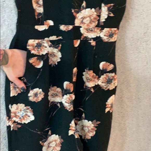 Floral jump suit - Picture 8 of 8